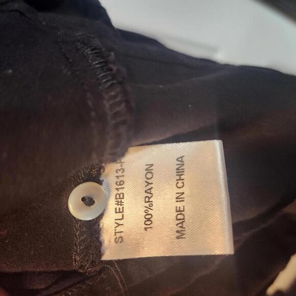 Jodifl Women's Black Embroidered Floral Blouse, Size 1X - Picture 6 of 8